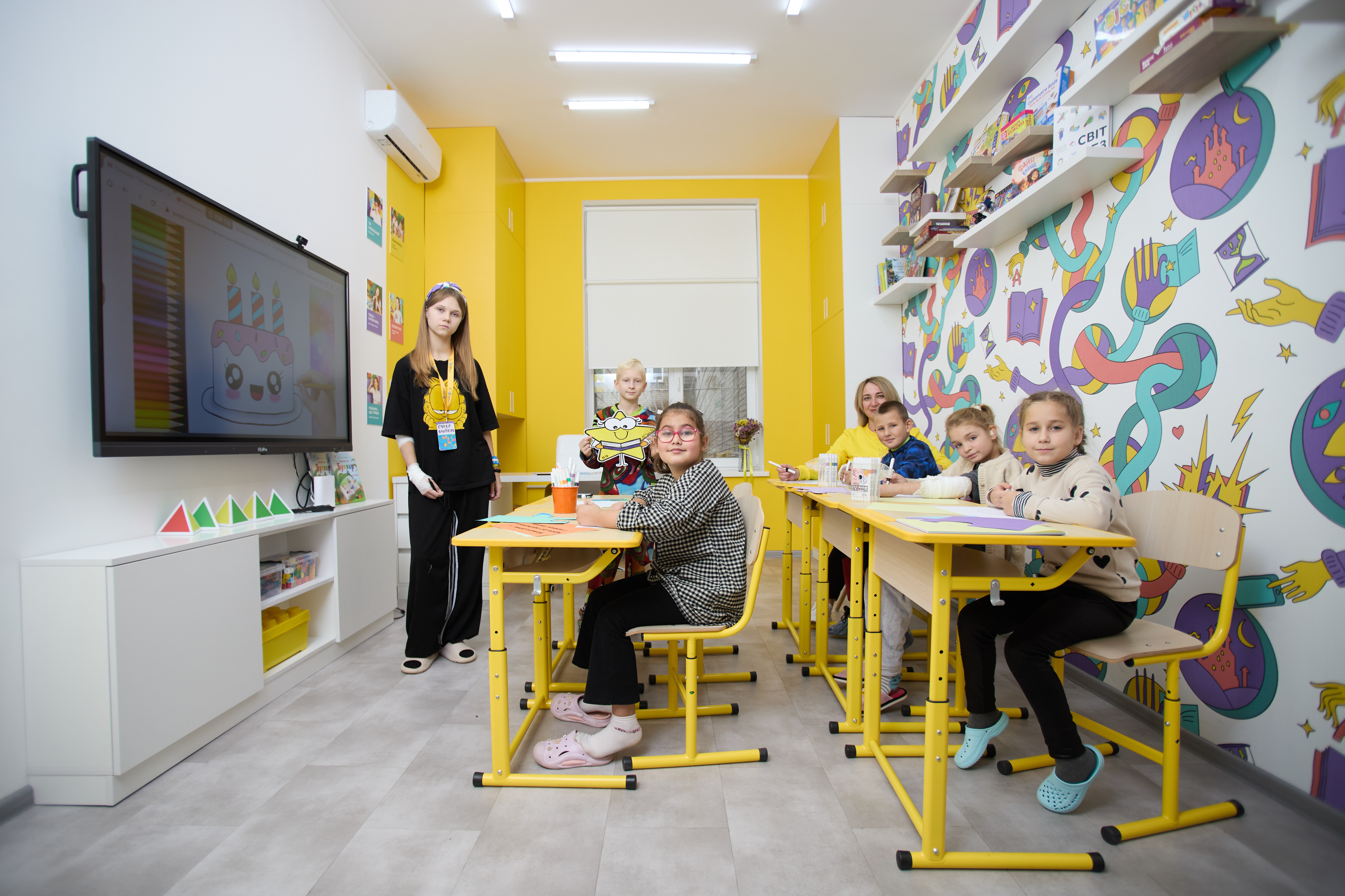 Тут маленькі пацієнти попри складне і часто тривале лікування відкривають для себе світ знань. Фото пресслужби &laquo;ДУ &laquo;Школа супергероїв&raquo;